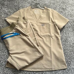 Women’s FIGS scrub set. Worn once!